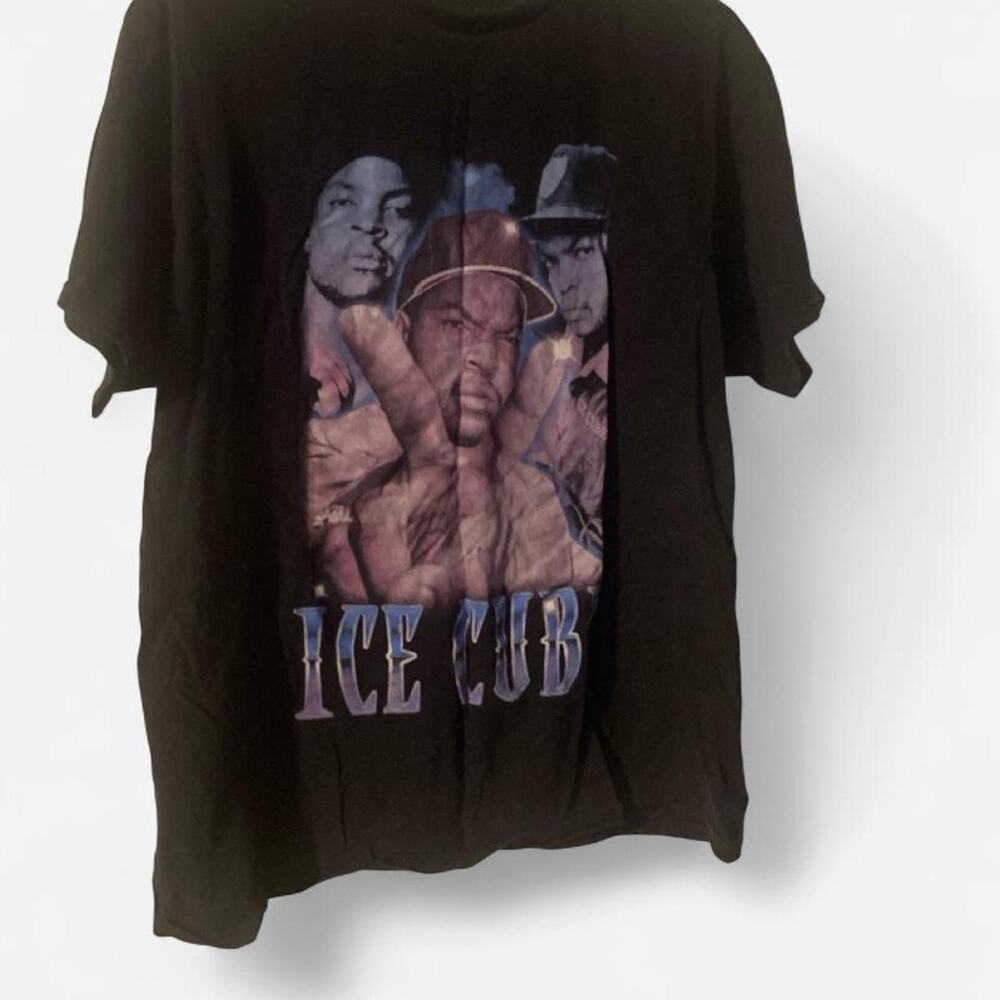 Black ice cube graphic tee